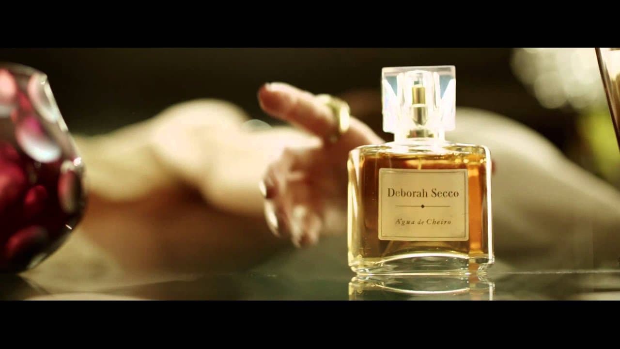 Cheiro de sedução e de rica: O perfume que Deborah Secco usa vai te deixar irresistível por este preço mínimo - Foto: Reprodução