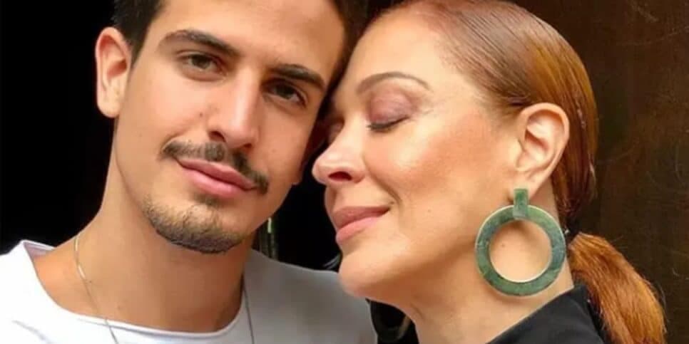 http://tvfoco.uai.com.br/wp-content/uploads/2015/05/Daniela-Mercury.jpg