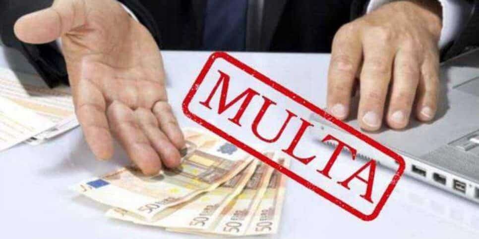 Multa gera também pontos na carteria, de acordo com a gravidade (Reprodução: Internet)
