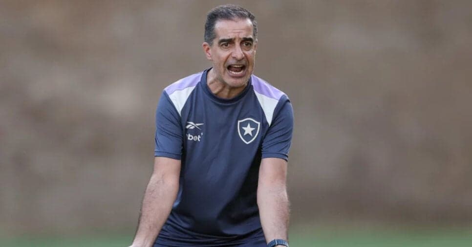 Renato Paiva vai ganhar reforço no Botafogo (Foto: Vitor Silva)