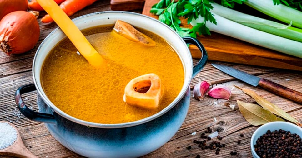 Caldo de ossos (Foto: Reprodução) 