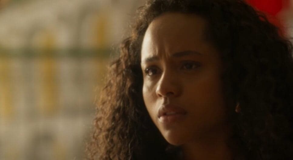 Beatriz aconselha Clarice a dar adeus aos Alencar (Foto: Reprodução/ TV Globo)