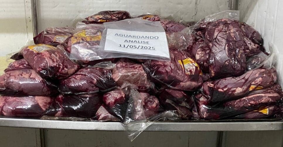 Carnes apreendidas de forma irregular no supermercado em Manaus (Foto Reprodução/SENSA)