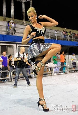 110338357-ana-hickman-pista-3-editorial