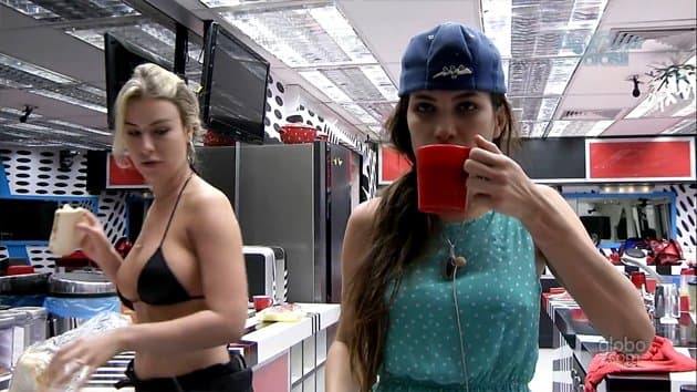 Kamilla-confessa-que-come-escondido