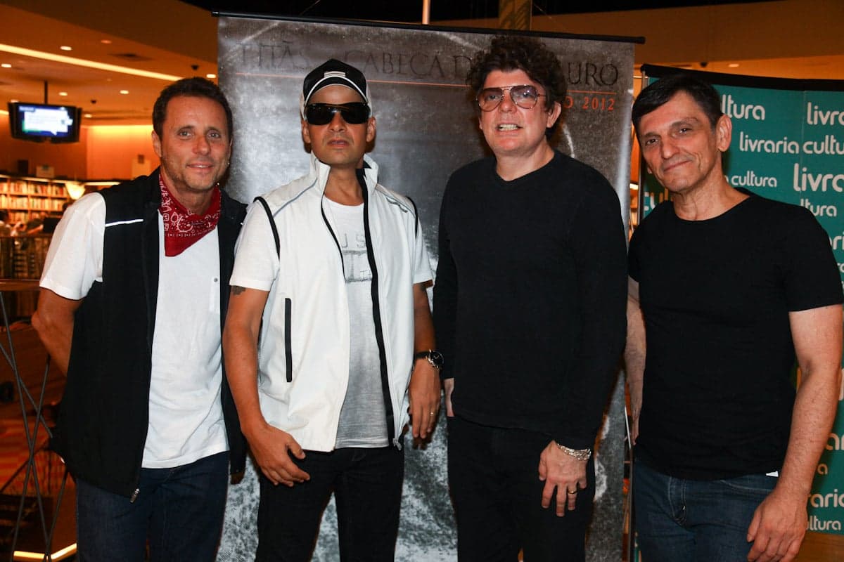 Noite-de-autografos-com-a-banda-Titas-1136