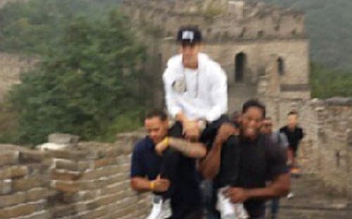 Bieber-Muralha-China-2