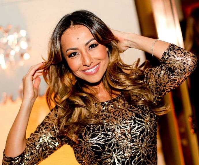 Sabrina teria feito acerto com a Record, apresentadora pode ser fixada no "Domingo da Gente"