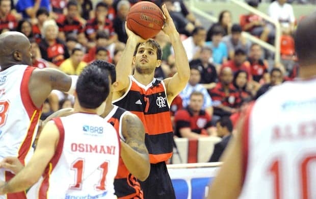Globo transmite jogo de basquete, mas perde a liderança de audiência para SBT (Foto: Alexandre Vidal / Fla Imagem) Globo transmite jogo de basquete, mas perde a liderança de audiência para SBT (Foto: Alexandre Vidal / Fla Imagem)