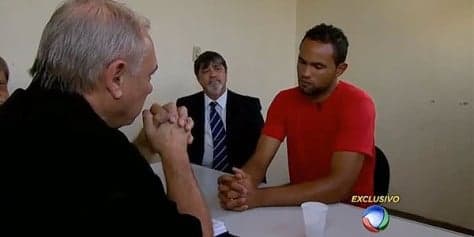 "Domingo Espetacular" é o grande responsável pelos bons números da emissora Na foto, o jornalista Marcelo Rezende entrevista o goleiro Bruno, um marco para o jornalimo do canal
