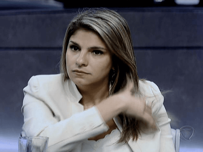 Karina foi a eliminada da noite de ontem (Foto: Reprodução/ TV Record)