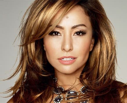 Sabrina Sato assina com Record 