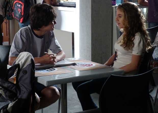 Vitor recusa convite da ex e ela fica chateada (Foto: TV Globo) Vitor recusa convite da ex e ela fica chateada (Foto: TV Globo)