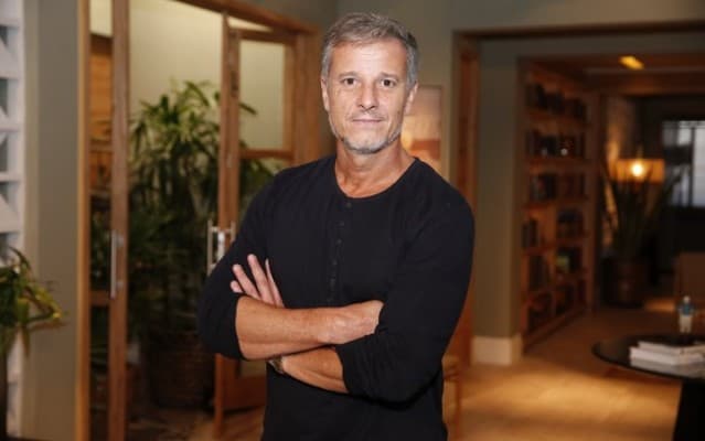 Marcello Novaes sofre fratura na perna durante gravação