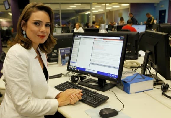 Rachel Sheherazade dorme nos bastidores do SBT