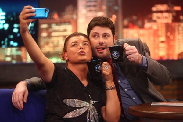 "The Noite com Danilo Gentili" vence a Globo e fecha na liderança novamente