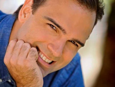 Apresentador do "Fantástico", Tadeu Schmidt, também quer ser narrador de futebol da Globo
