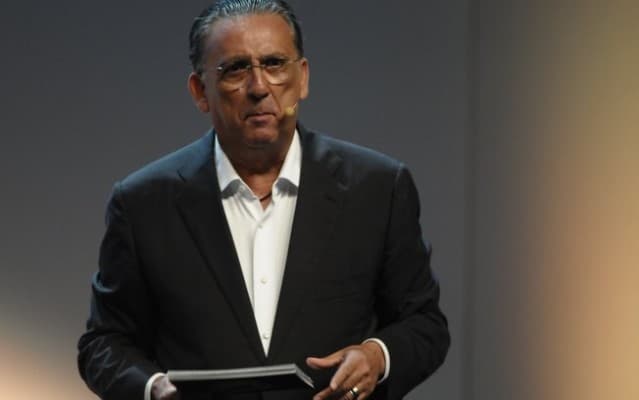 Galvão Bueno dá declaração ao vivo na Band, e lamenta morte de "maior concorrente"