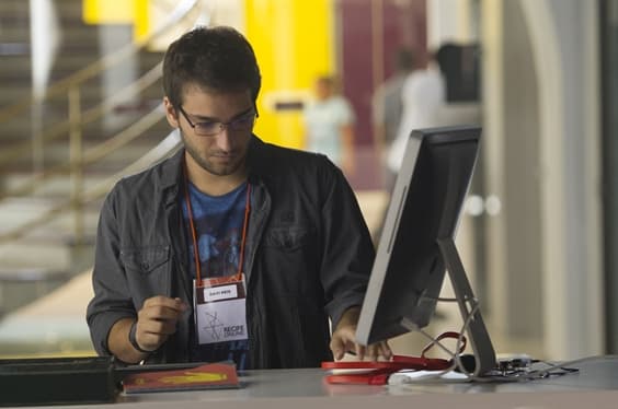 Personagem de Humberto Carrão será "gênio da tecnologia" em "Geração Brasil"