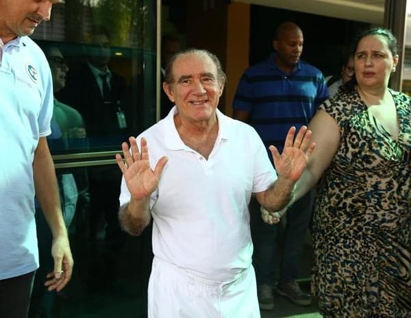 Renato Aragão já deixou o hospital