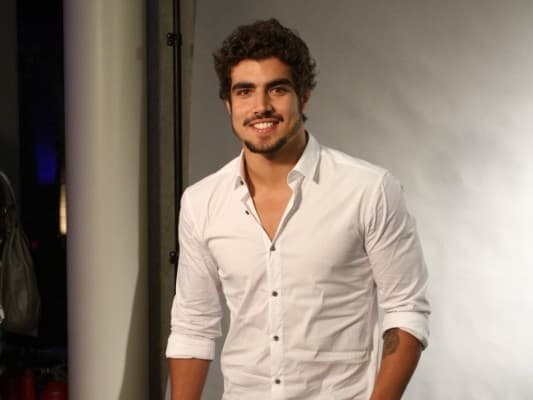 Em entrevista, Caio Castro fala sobre sua revelação polêmica