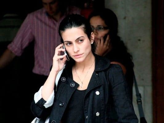Cleo Pires se revolta e exige silêncio na Globo