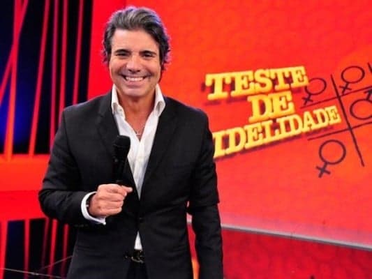 Durante briga nos bastidores da RedeTV!, apresentador se machuca