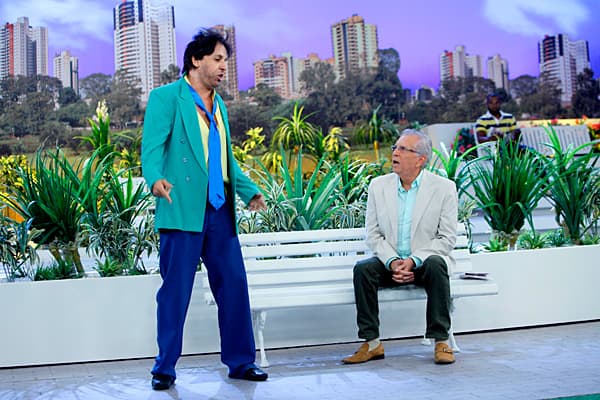Tom Cavalcante revive João Canabrava em "A Praça é Nossa" desta quinta