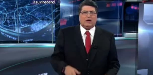 Datena usa óculos em seu programa e fala sobre sua doença