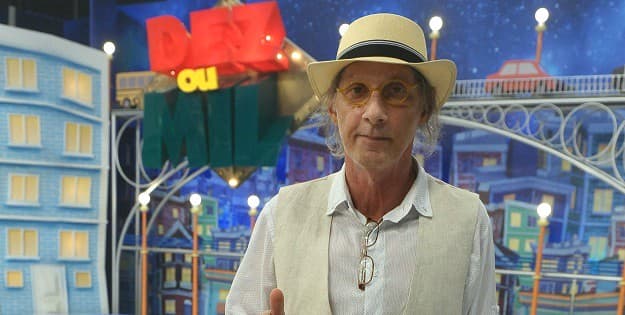 Arnaldo Saccomani manda indireta para Xuxa: "pusemos a concorrência para dançar"