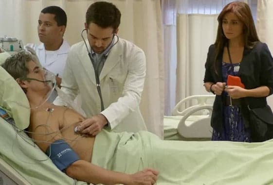 Globo convoca equipe de cirurgiões para 'atuarem' em cena de transplante em "Em Família"