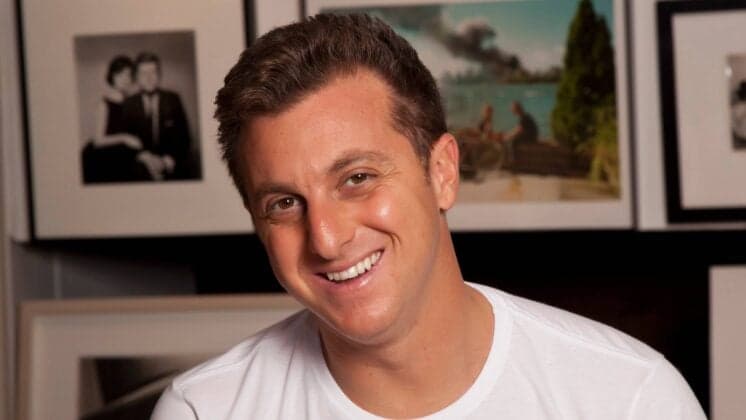 Luciano Huck critica xingamentos feitos a Dilma Rousseff