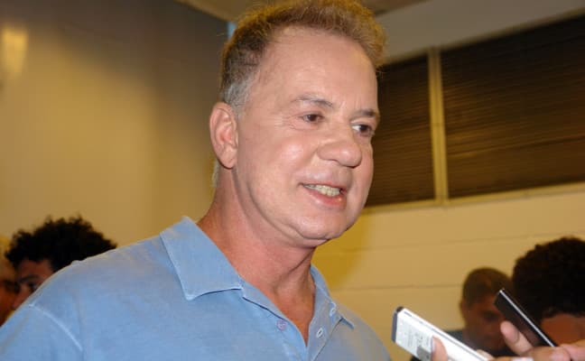 Luiz Fernando Guimarães se emociona no "Mais Você" com depoimento de Regina Casé