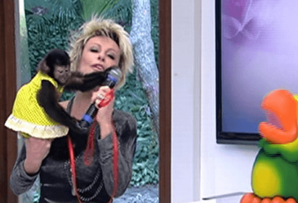 Ana Maria Braga apanha no "Mais Você"