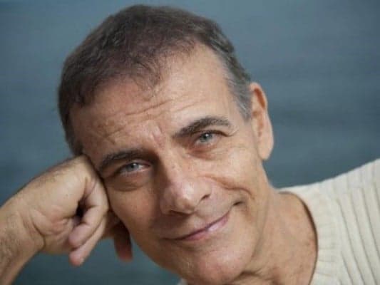 Mário Gomes prepara monólogo para abordar polêmica que marcou sua carreira