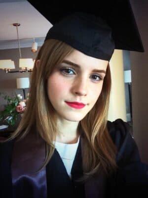 Emma Watson se forma em Literatura Inglesa