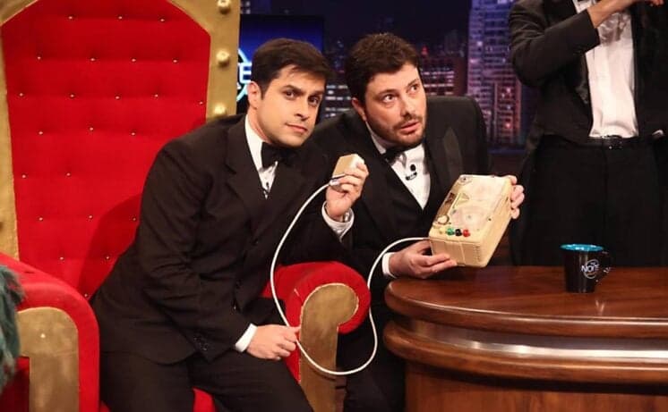 Lembra do Lucas Silva e Silva do "Mundo da Lua"? Ele é o convidado do "The Noite" de hoje