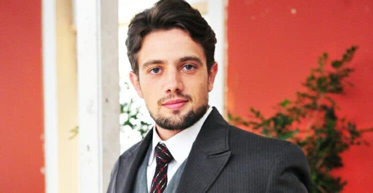 Rafael Cardoso retorna à TV como chefe de cozinha
