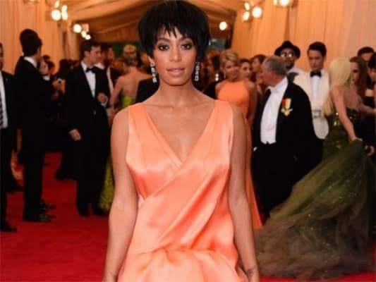 Assista! Irmã de Beyoncé agride Jay-Z em elevador e causa polêmica