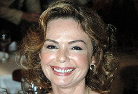 Atriz de "Joia Rara" acerta com a Record