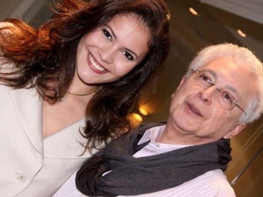 Ex-fazendeira gasta R$ 12 mil para agradecer Aguinaldo Silva por papel em novela