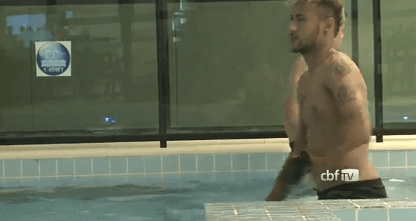 Vídeo da Hora: Neymar e David Luiz treinam na piscina; assista!