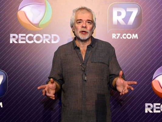 Após demissão, Carlos Lombardi ganha novo trabalho na Record