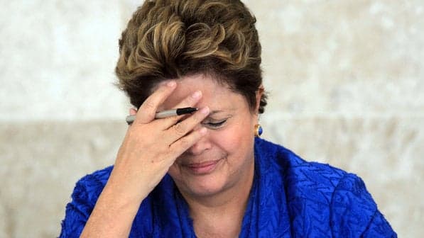 Caneta de Dilma é mais poderosa que o exército brasileiro, e as emissoras de TV "calam a boca".