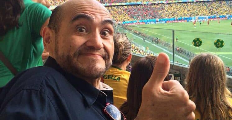 Edgar Vivar, o Sr. Barriga, comemora empate de Brasil x México