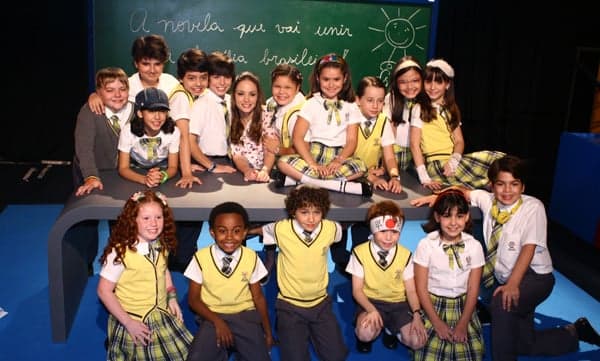 Elenco de "Carrossel" surpreende fãs após aparecer diferente em gravação; veja