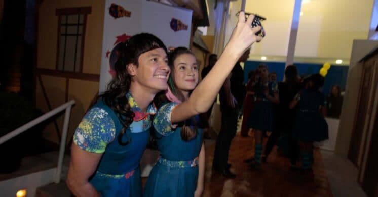 Rodrigo Faro se veste de "Chiquitita" e deixa clima tenso na Record