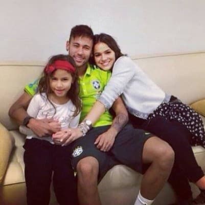 Bruna Marquezine aparece com Neymar na Granja Comary