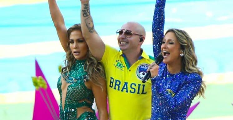 Beleza de Claudia Leitte impressiona estrangeiros na abertura da Copa do Mundo