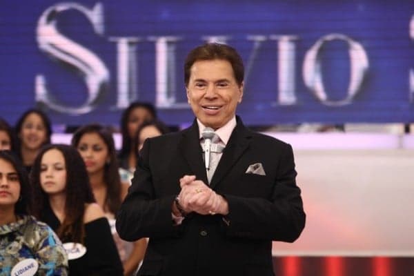 Mesmo com reprise, Silvio Santos lidera e vence "SuperStar" no Rio e em SP
